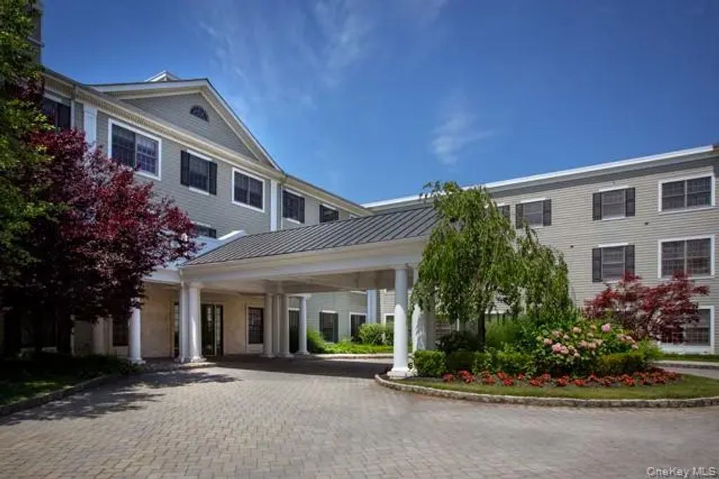 61 Bryant Avenue # 317, Roslyn Harbor