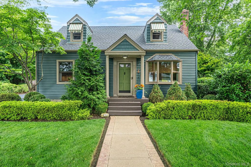107 Jefferson Street, East Islip