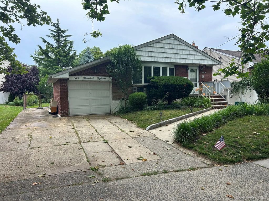 118 Franklin Avenue, Malverne