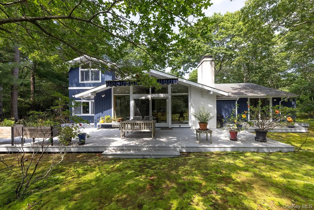 197 Two Holes Water Road, East Hampton