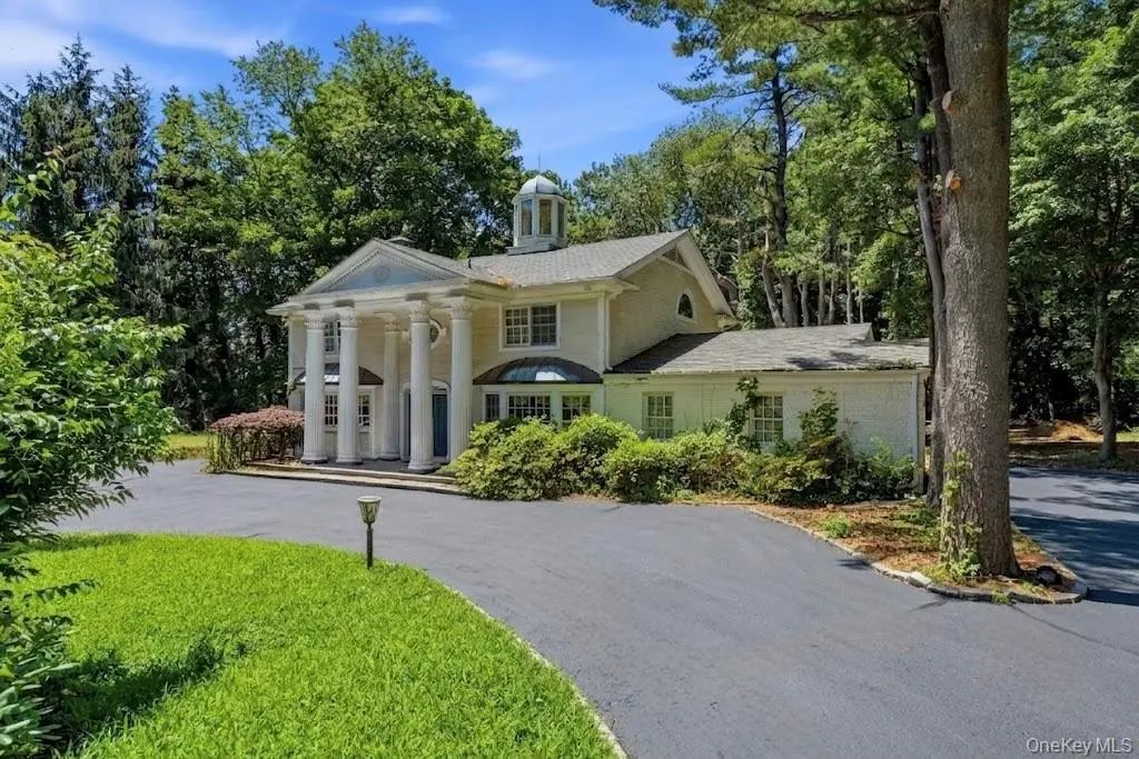 19 Pheasant Hill Lane, Old Brookville