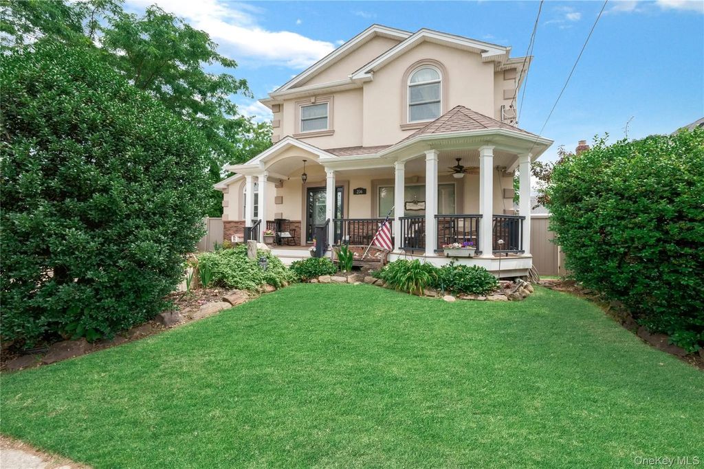 206 N 7th Street, Lindenhurst