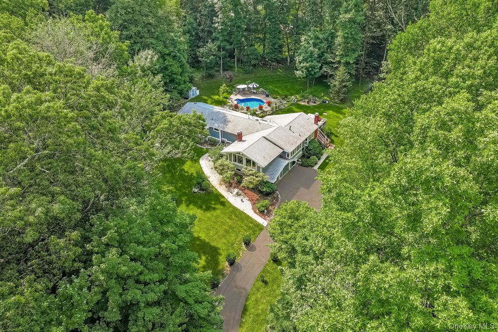 10 Longbow Road, Suffern