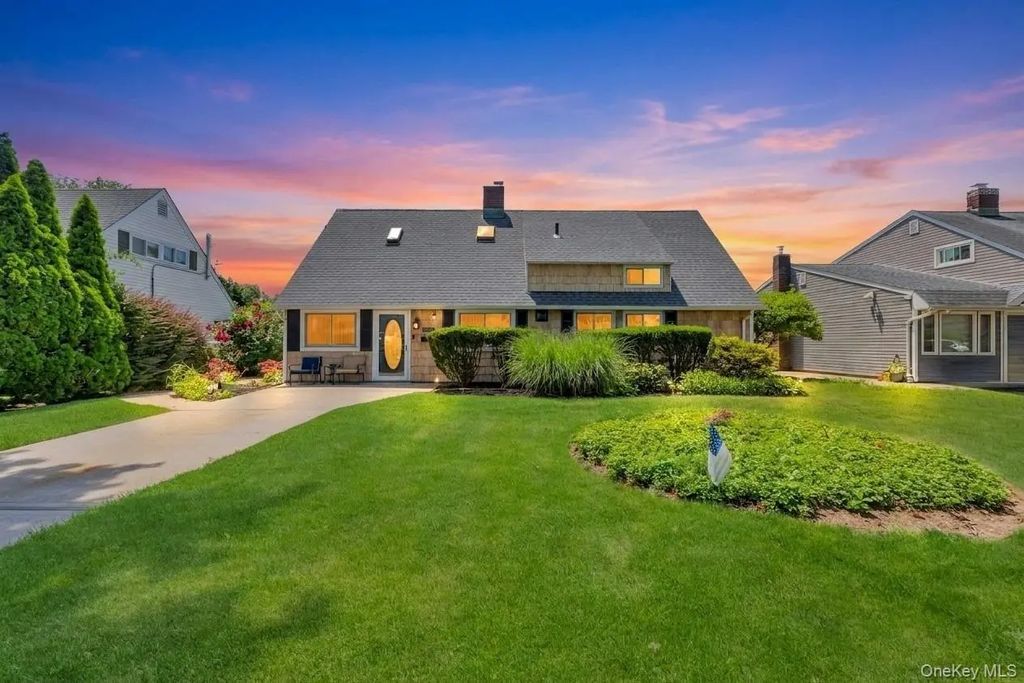 26 Berry Lane, Hicksville