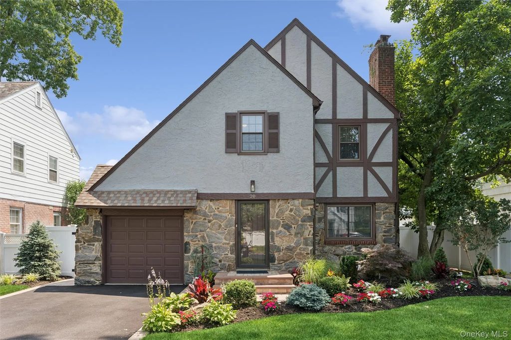 20 Beverly Parkway, Freeport