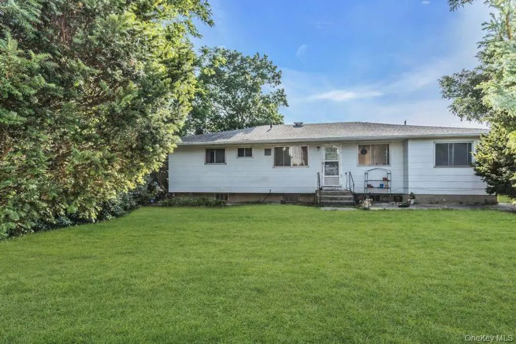 61 Redwood Lane, Massapequa Park