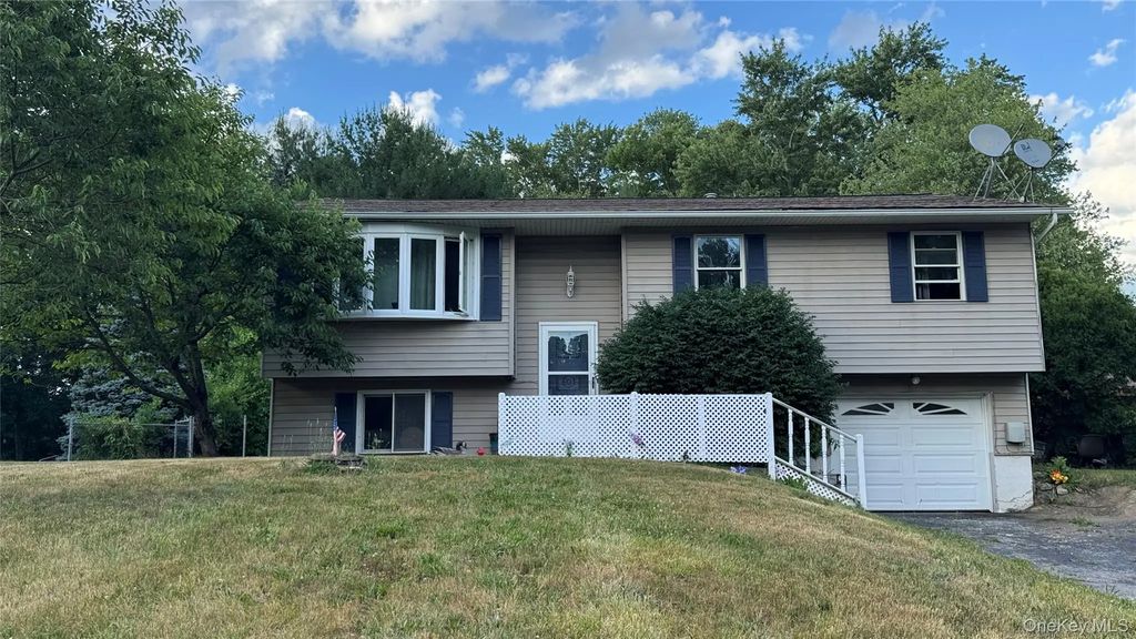 4 Dara Lane, Wappingers Falls