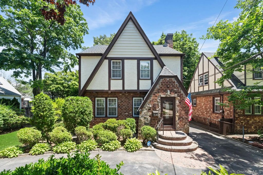 36 Lafayette Avenue, Lynbrook