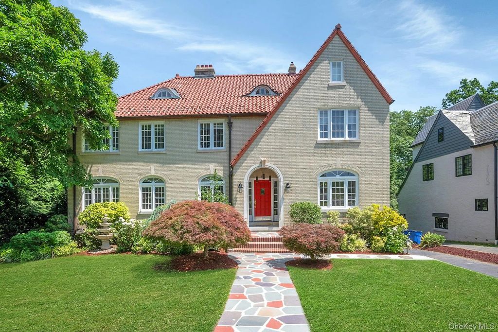514 Esplanade, Pelham