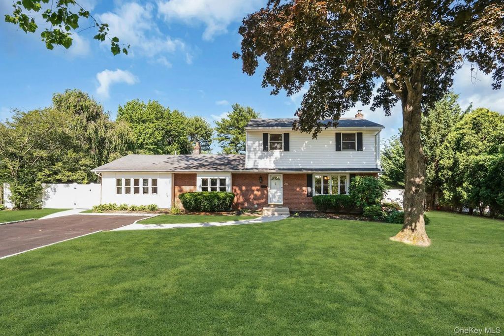 30 Sarina Drive, Commack