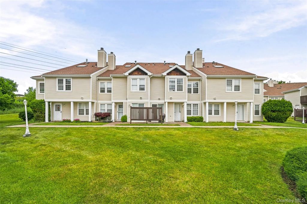 2119 Whispering Hills, Chester