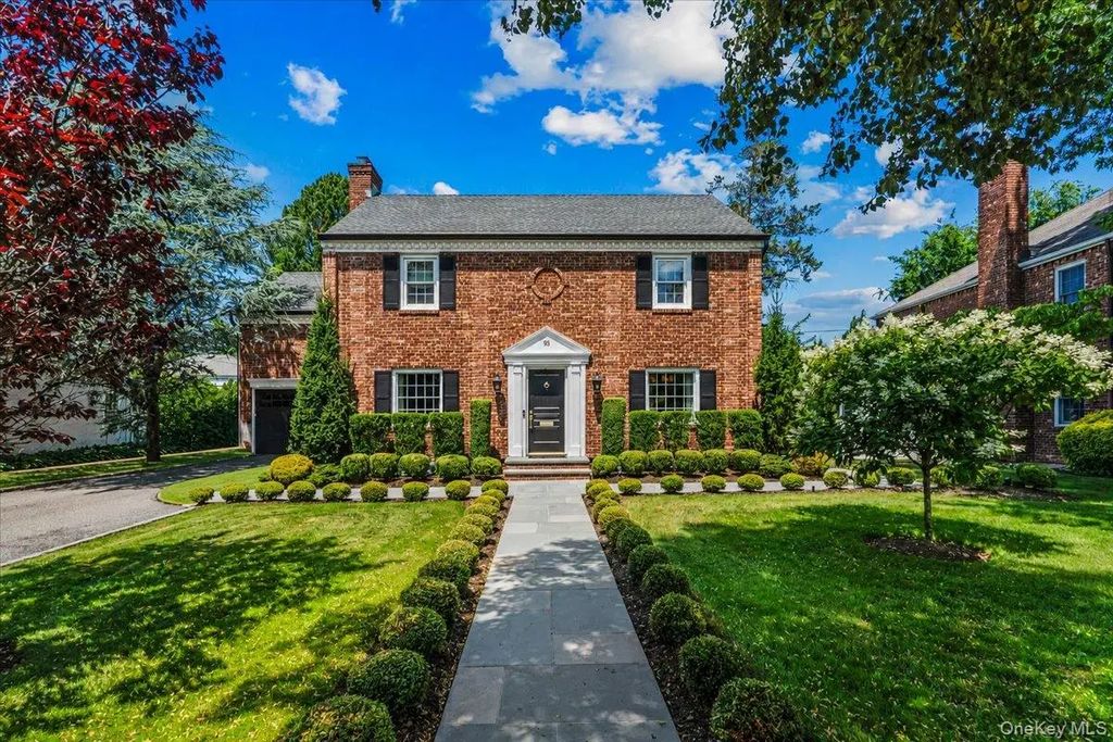 93 Kenwood Road, Garden City