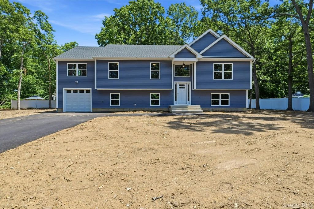 37 2nd Street, Moriches