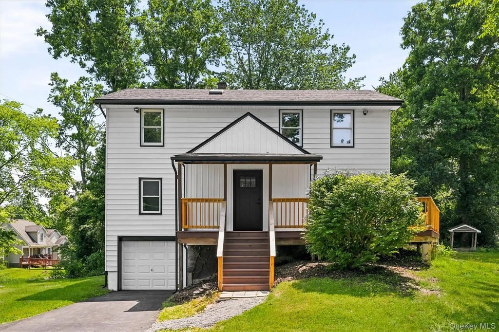 8 E Green Road, Rock Tavern