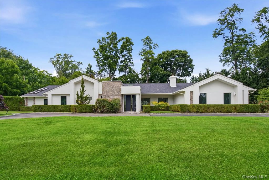 3 Engineers Road, Roslyn Harbor