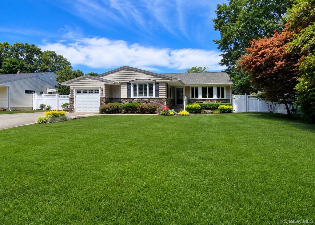 7 Talbot Lane, Smithtown