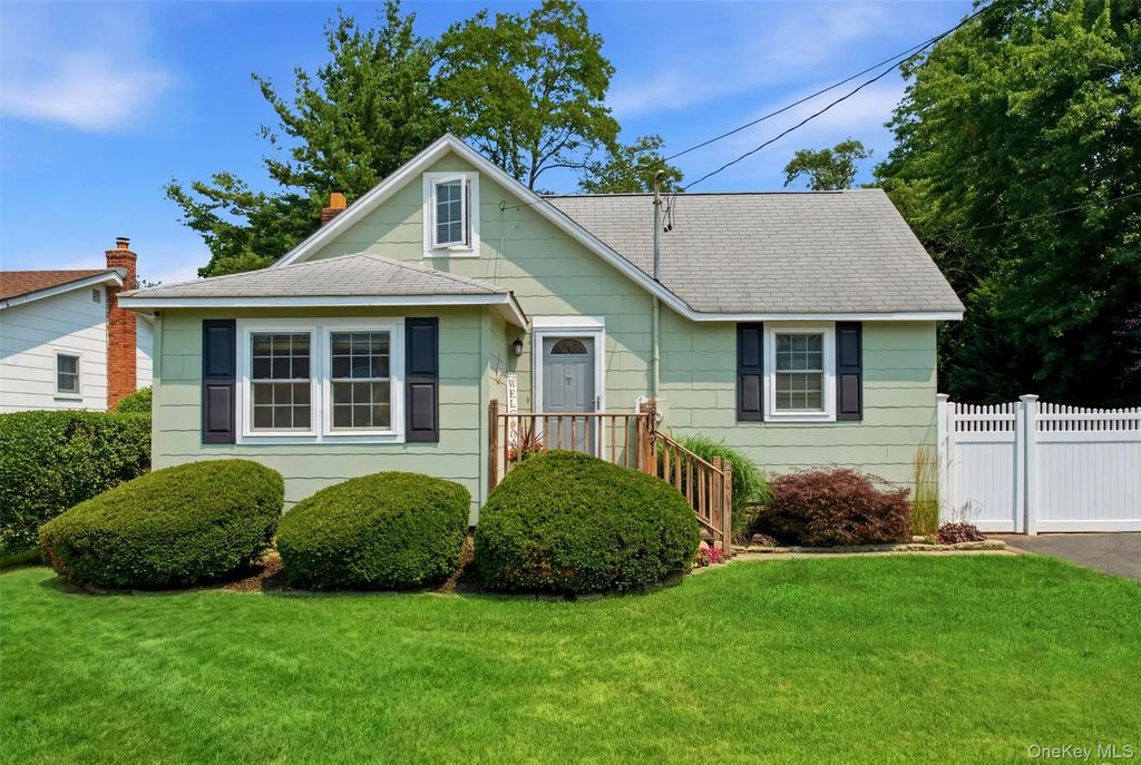 131 Terrace Avenue, West Babylon