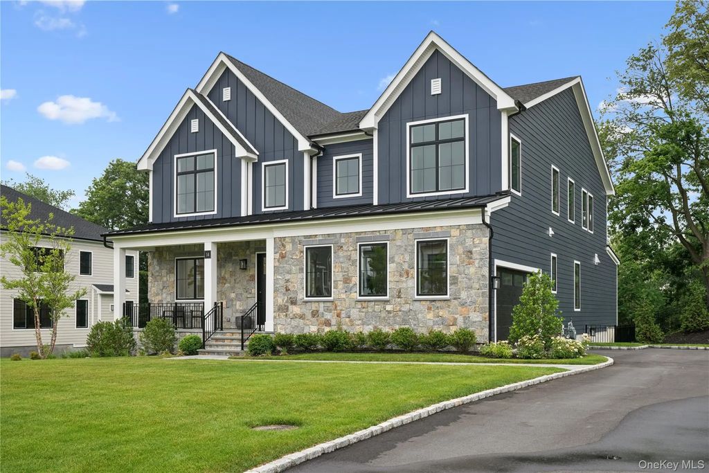 14 Sequoia Circle, Manhasset