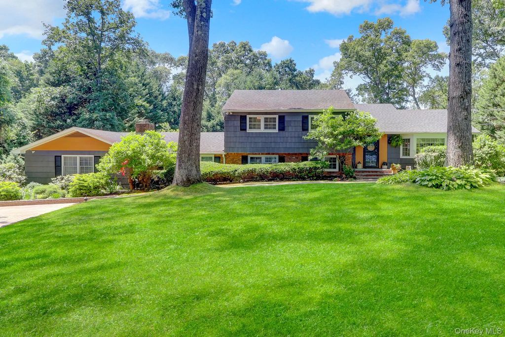 121 Old Field Road, Huntington
