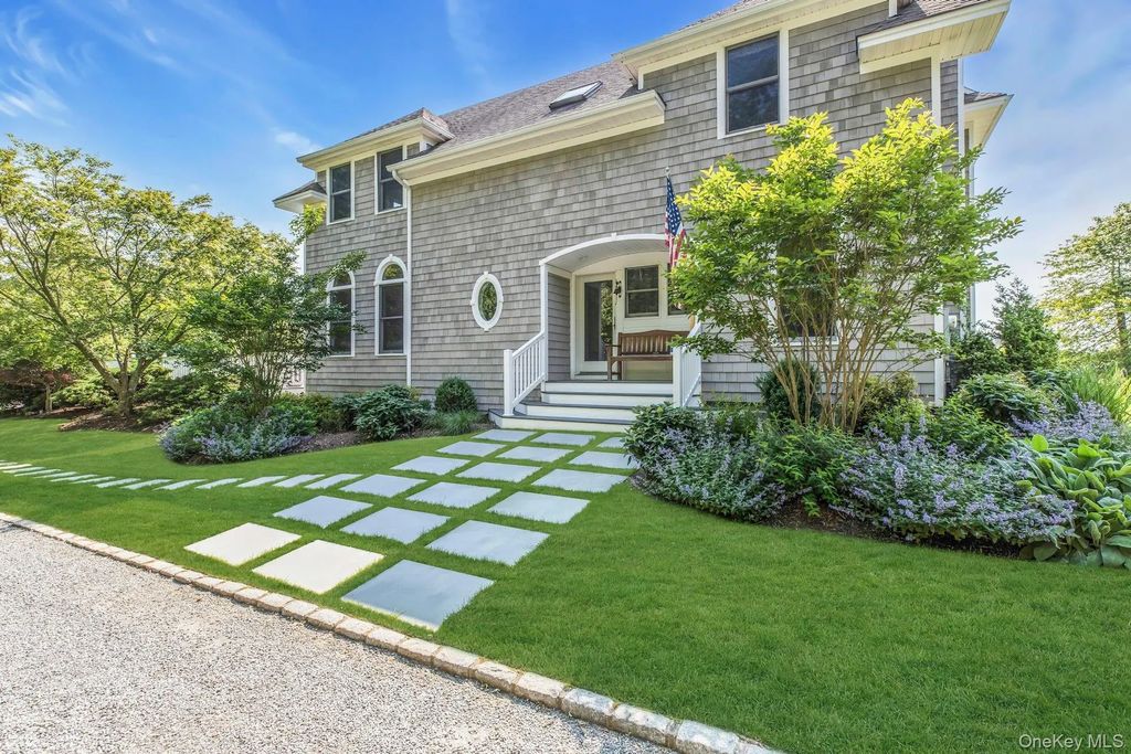 56 S Country Road, Westhampton