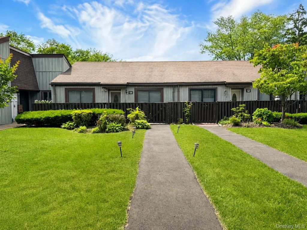 54 Strathmore Gate Drive, Stony Brook