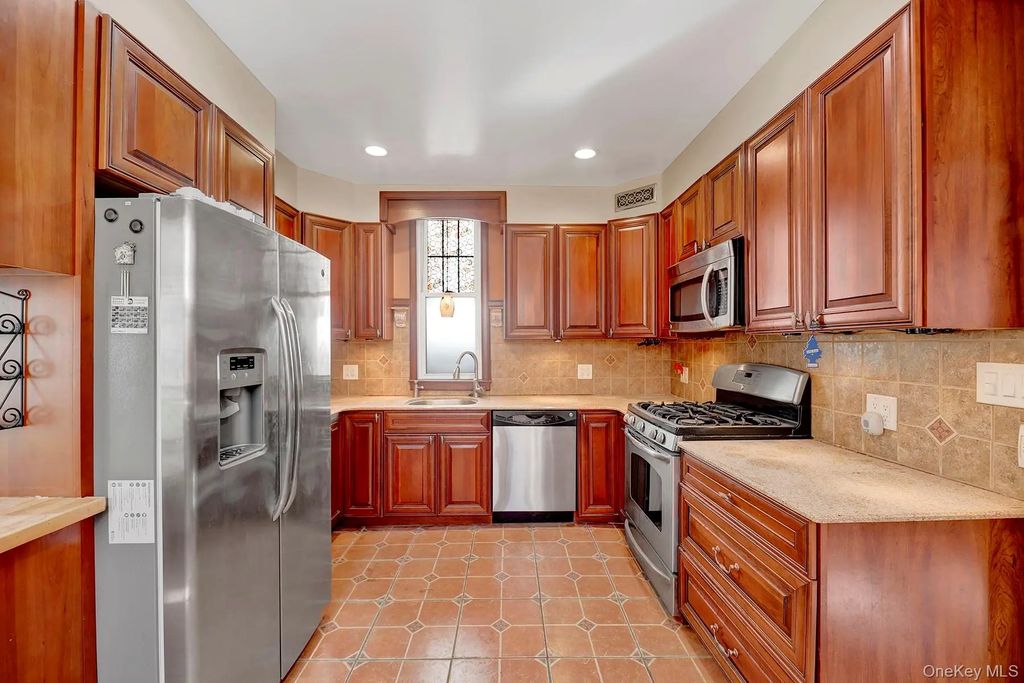 964 E 94th Street, Brooklyn