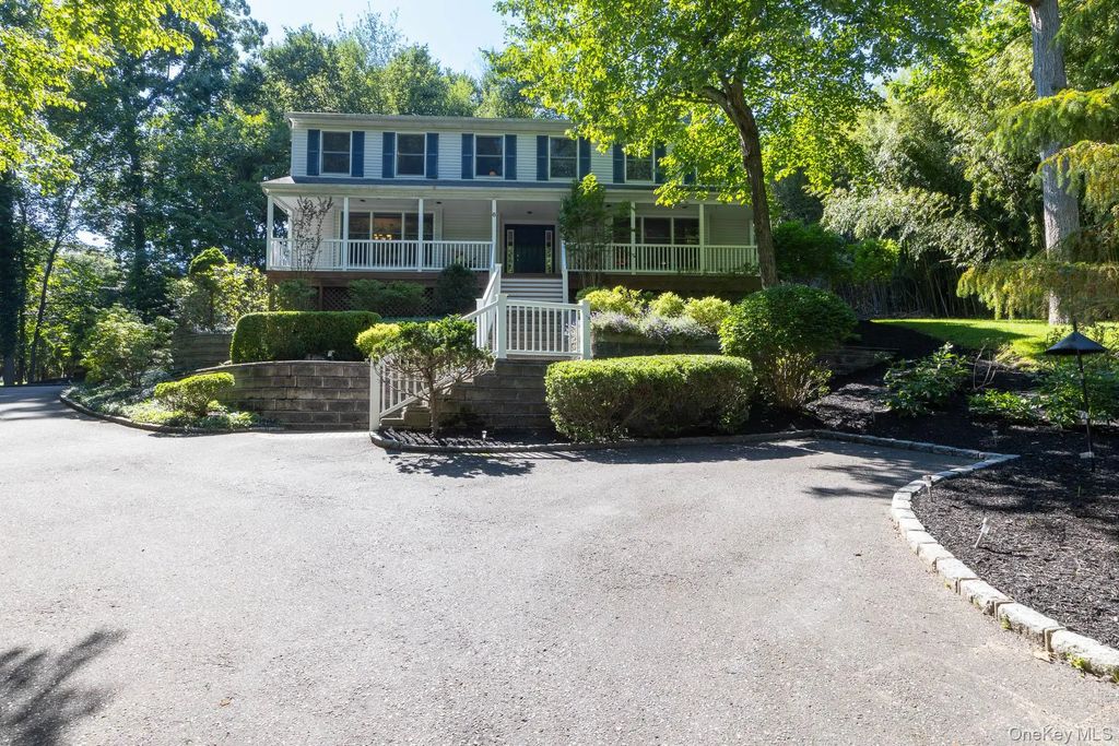6 Cedar Drive, Stony Brook