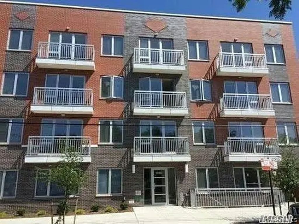 3215 Leavitt Street # 1c, Flushing
