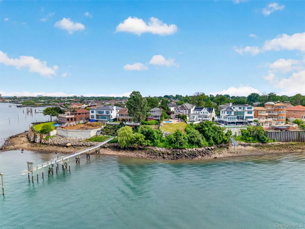 149-37 Powells Cove Boulevard, Whitestone