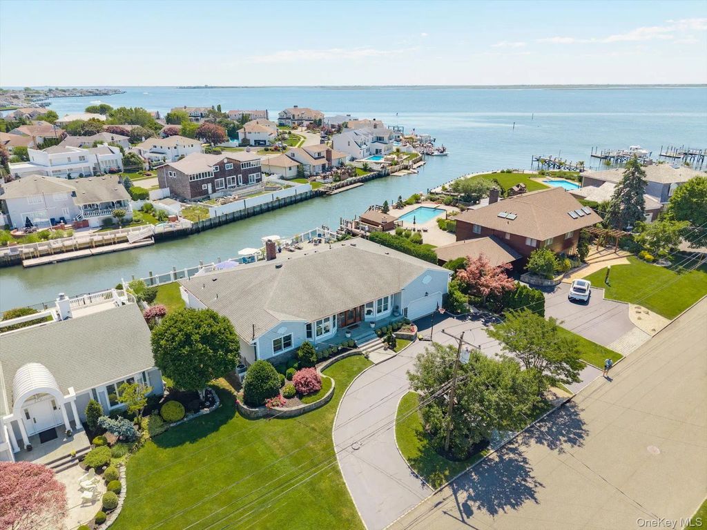280 Bay Drive, Massapequa
