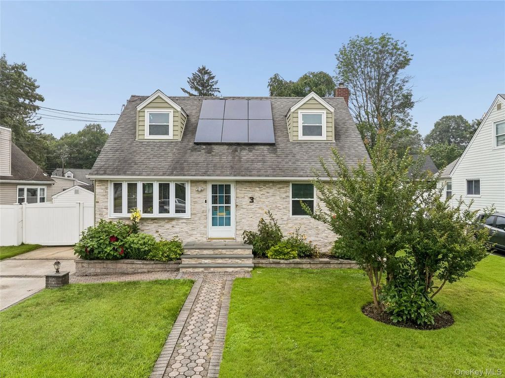 3 Hillcrest Drive, Westbury