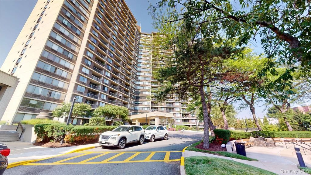 1 Bay Club Drive # 17e, Bayside