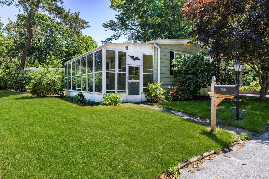 525 Riverleigh Avenue # 106, Riverhead
