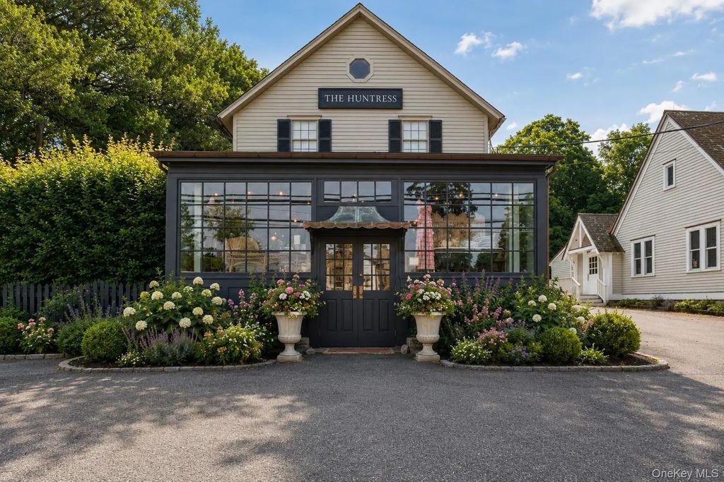 259 Westchester Avenue, Pound Ridge