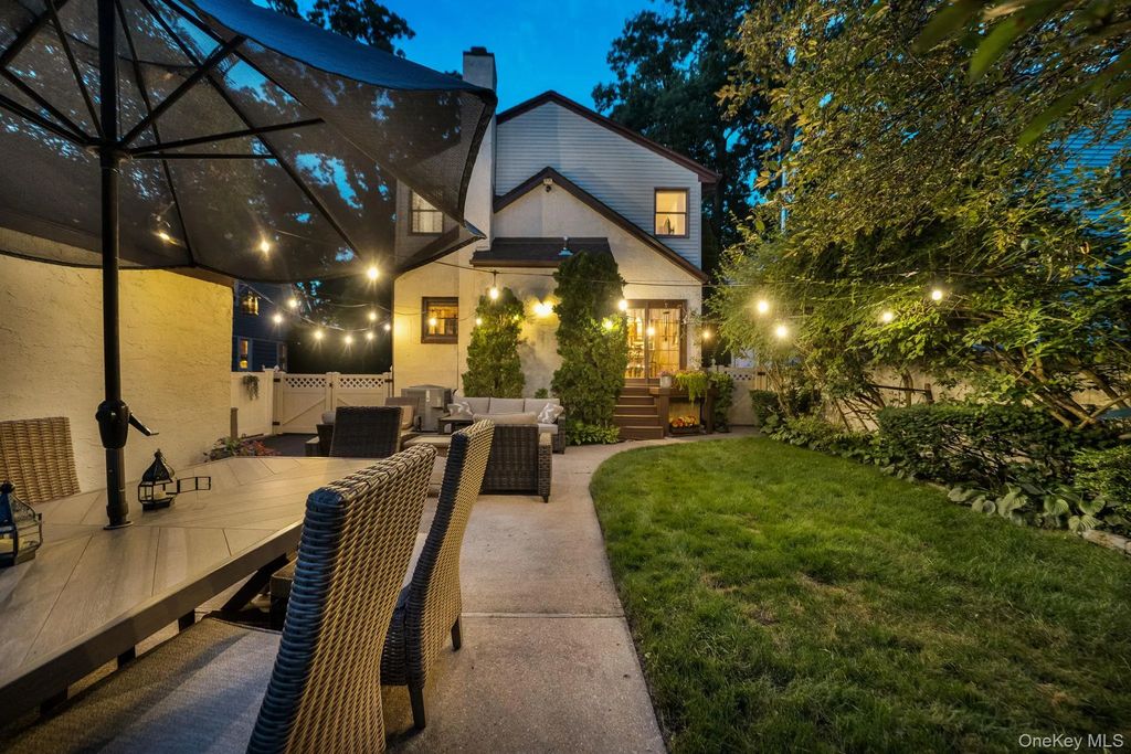 179 Scarcliffe Drive, Malverne