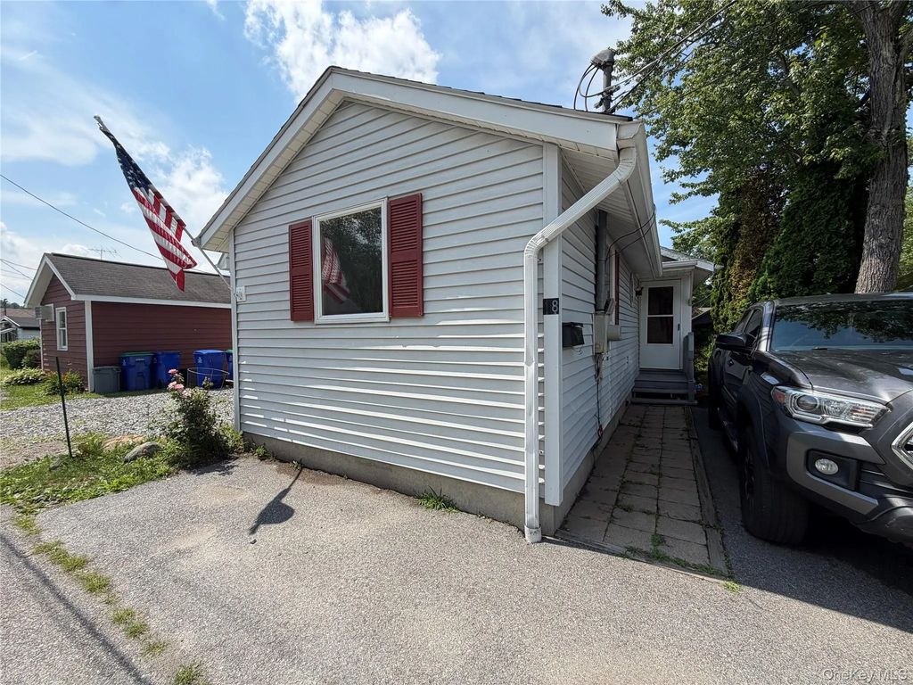 18 Cottage Lane, North Salem