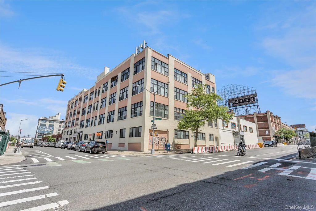 33-01 Queens Boulevard Street, Long Island City