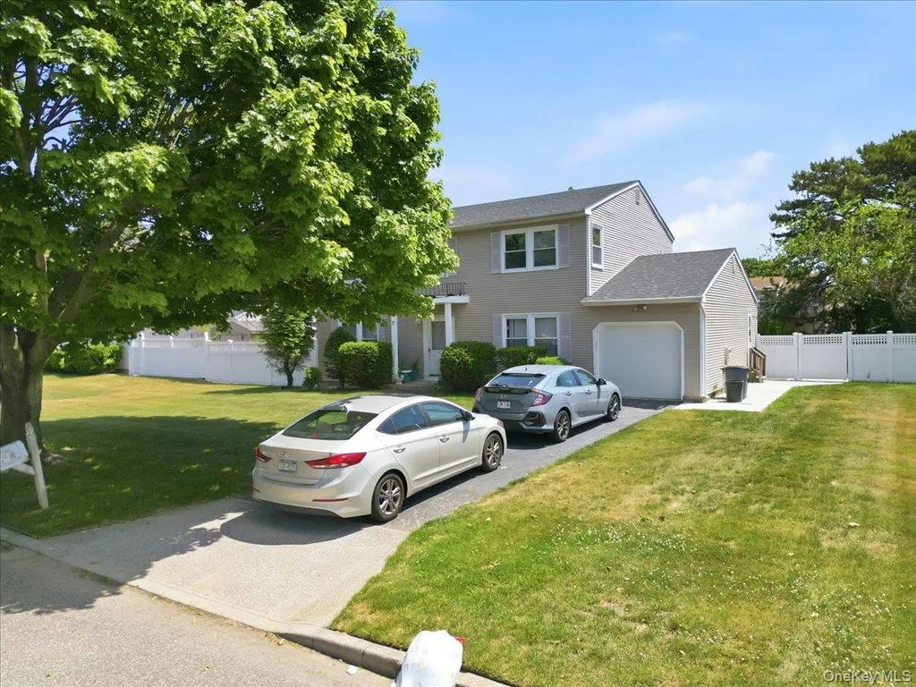 7 Apple Blossom Lane, Patchogue