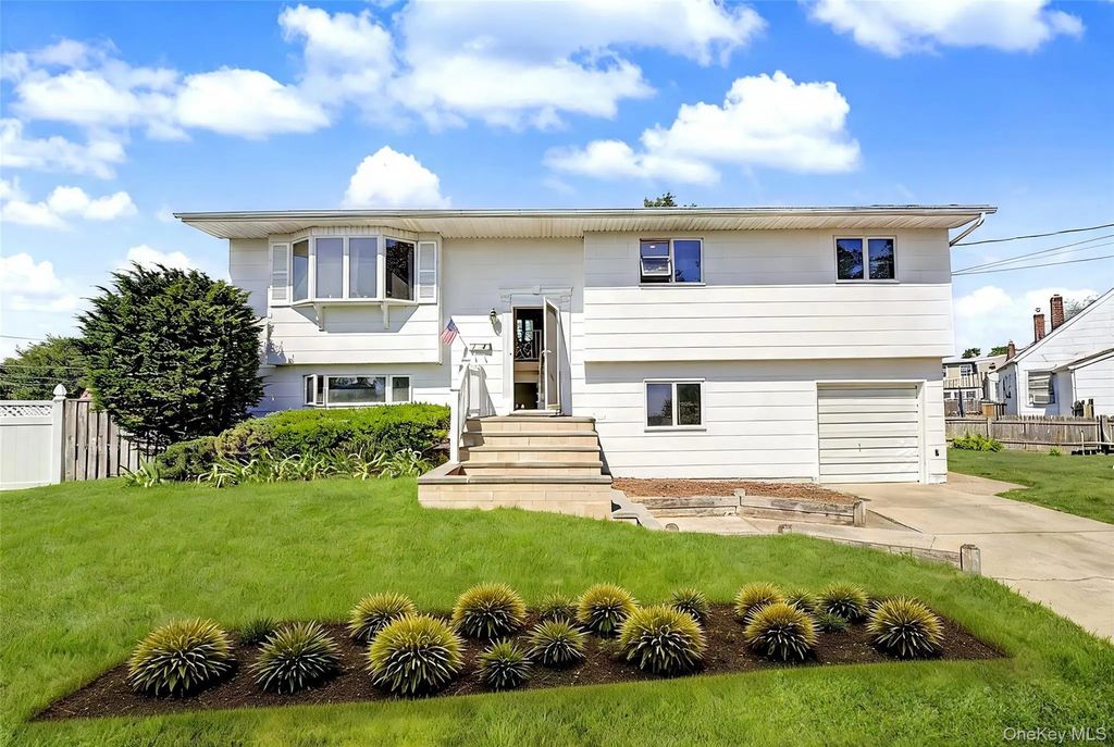 14 Laurel Place, Bethpage