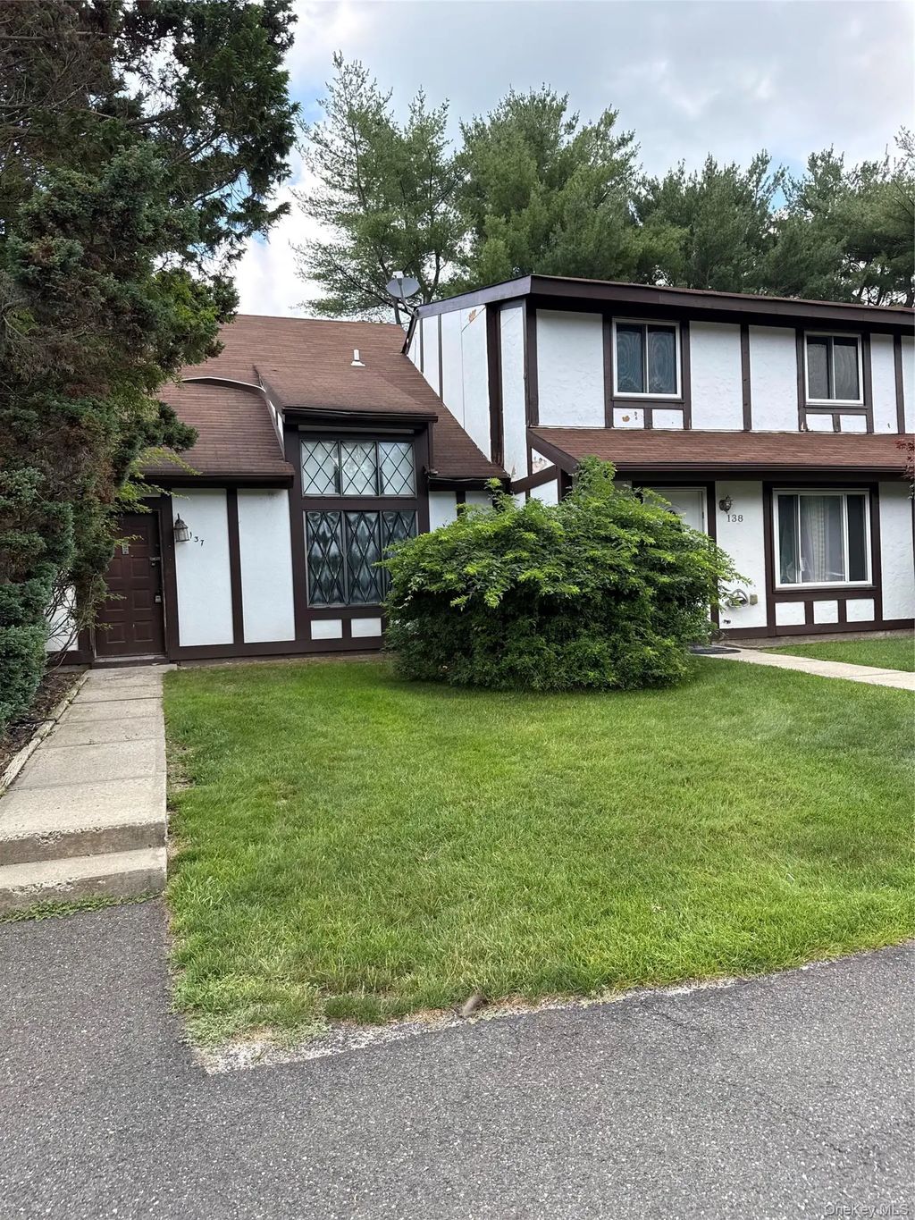 137 Fieldstone Court, Middle Island