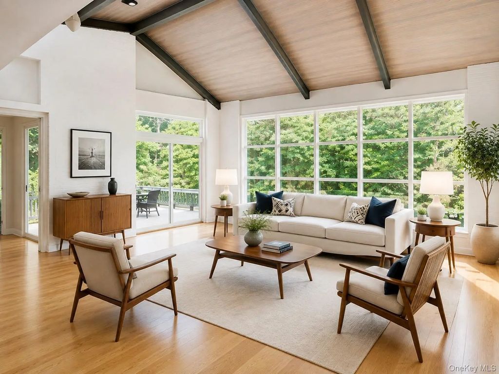 39 Upper Drive, Huntington Bay
