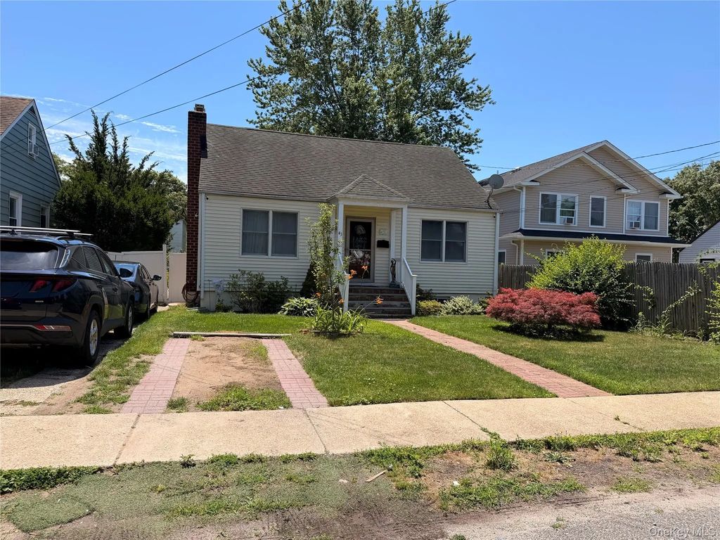 43 2nd Avenue, Central Islip