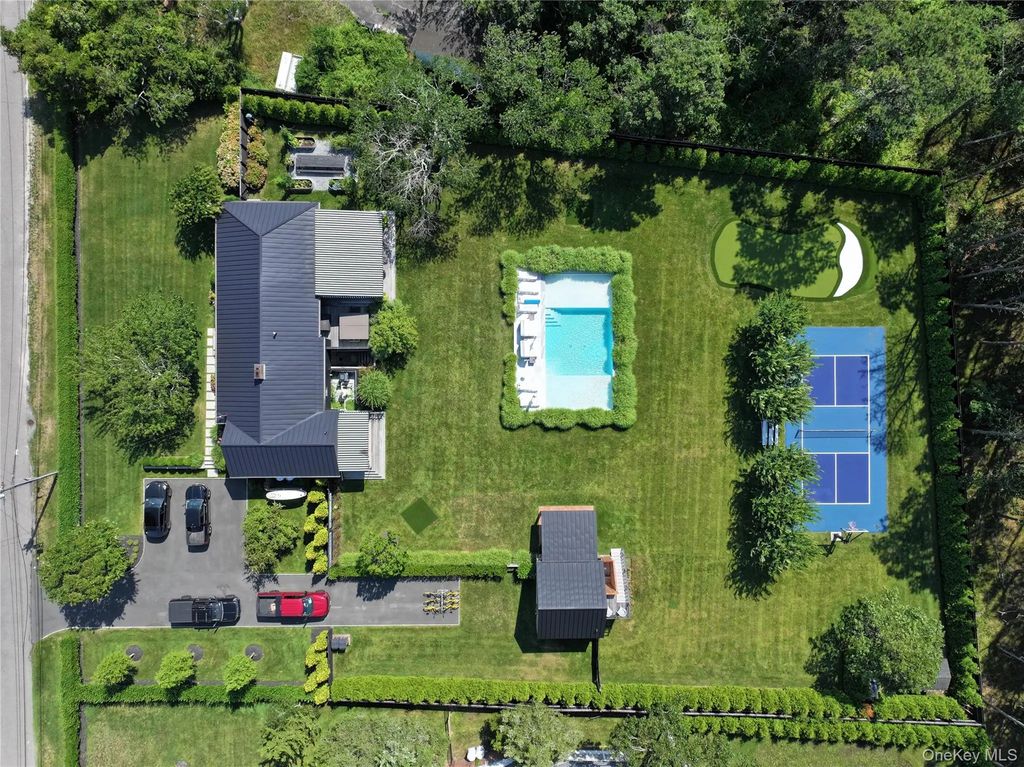 32 Inlet Road W, Hampton Bays
