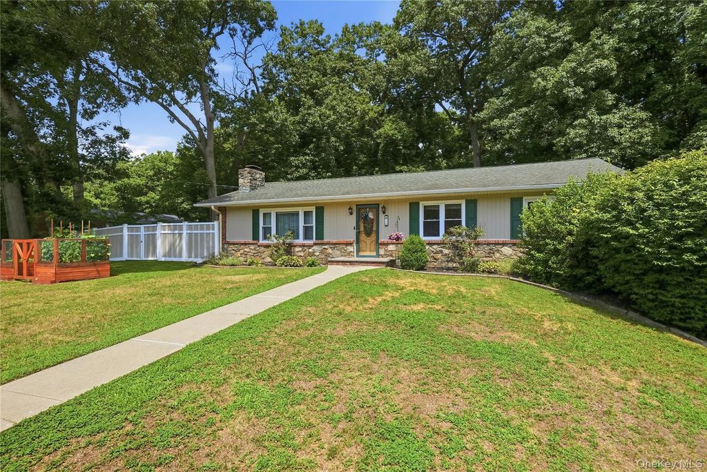 26 Garden Drive, New Windsor