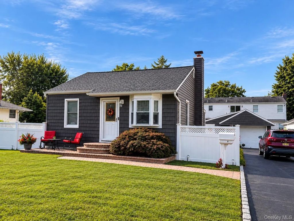 1467 4th Street, West Babylon
