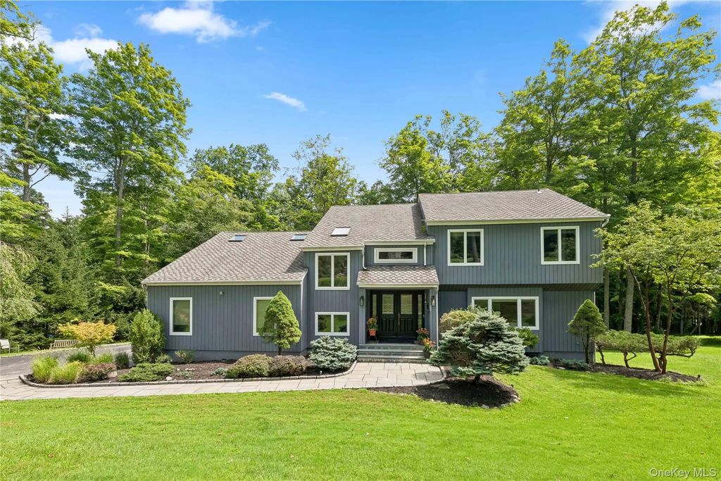 11 Cobbling Rock Drive, Katonah