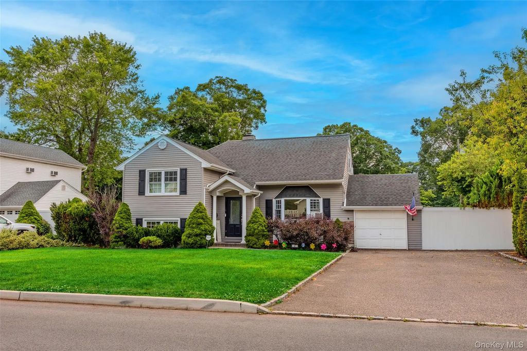 47 Barbara Drive, Centereach