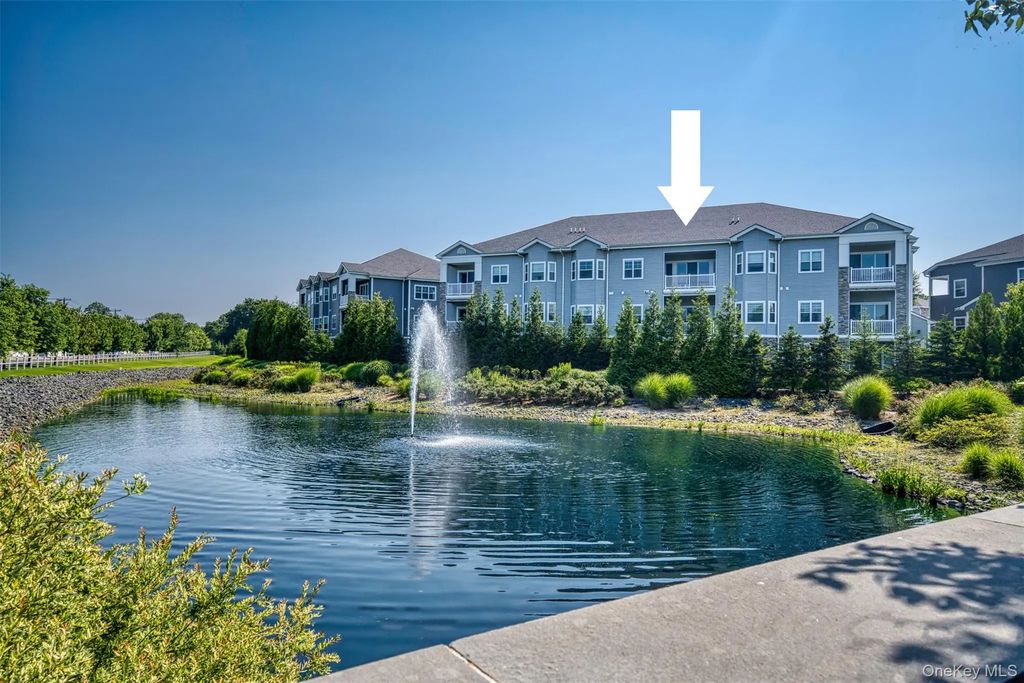 178 Summer Circle, East Northport