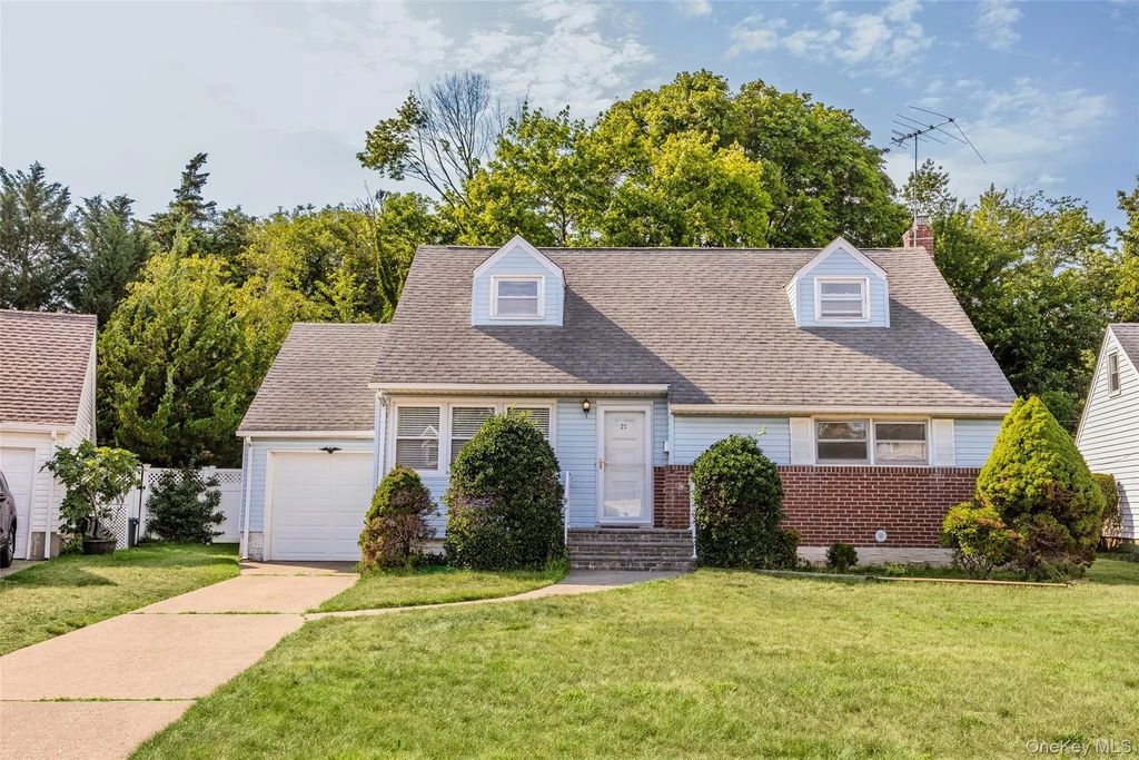 21 Morris Road, Bethpage