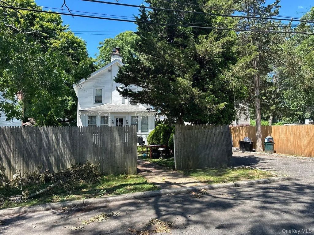 55 9th Avenue, Huntington Station